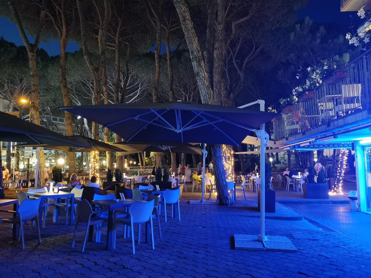 Hotel Pine Beach Росолина Маре Екстериор снимка