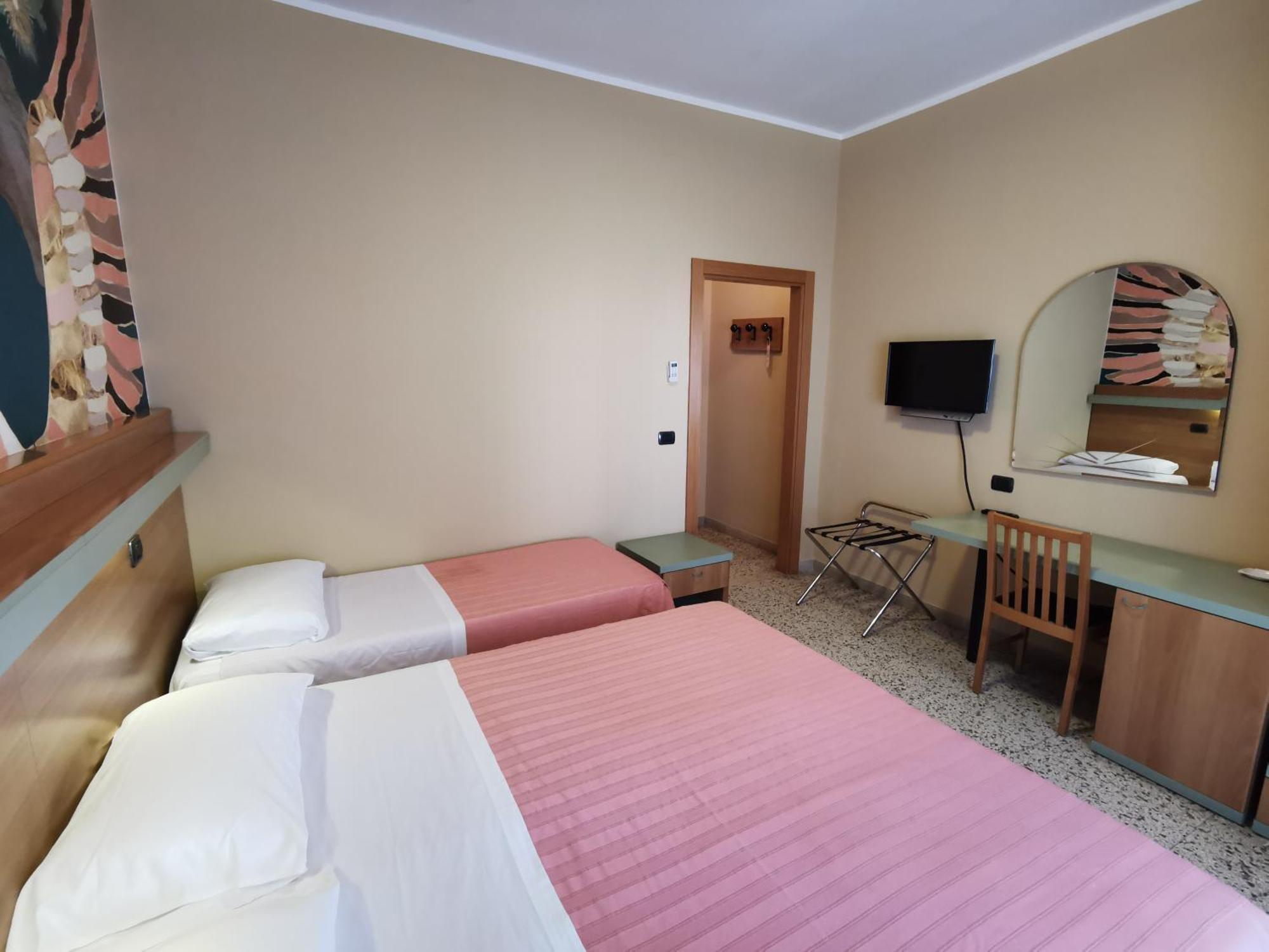 Hotel Pine Beach Росолина Маре Екстериор снимка