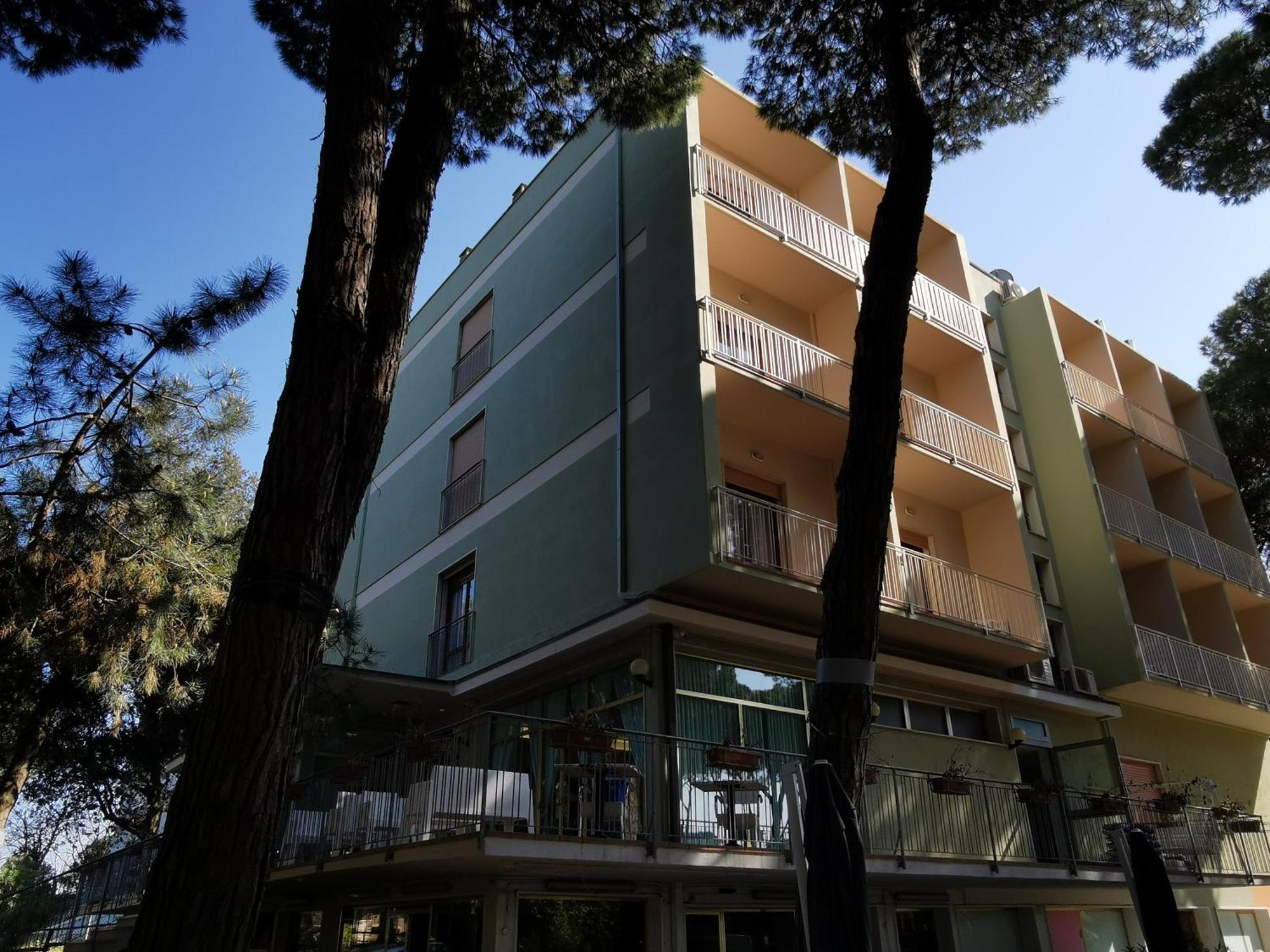 Hotel Pine Beach Росолина Маре Екстериор снимка