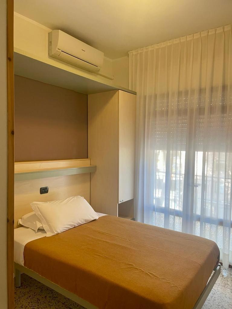 Hotel Pine Beach Росолина Маре Екстериор снимка