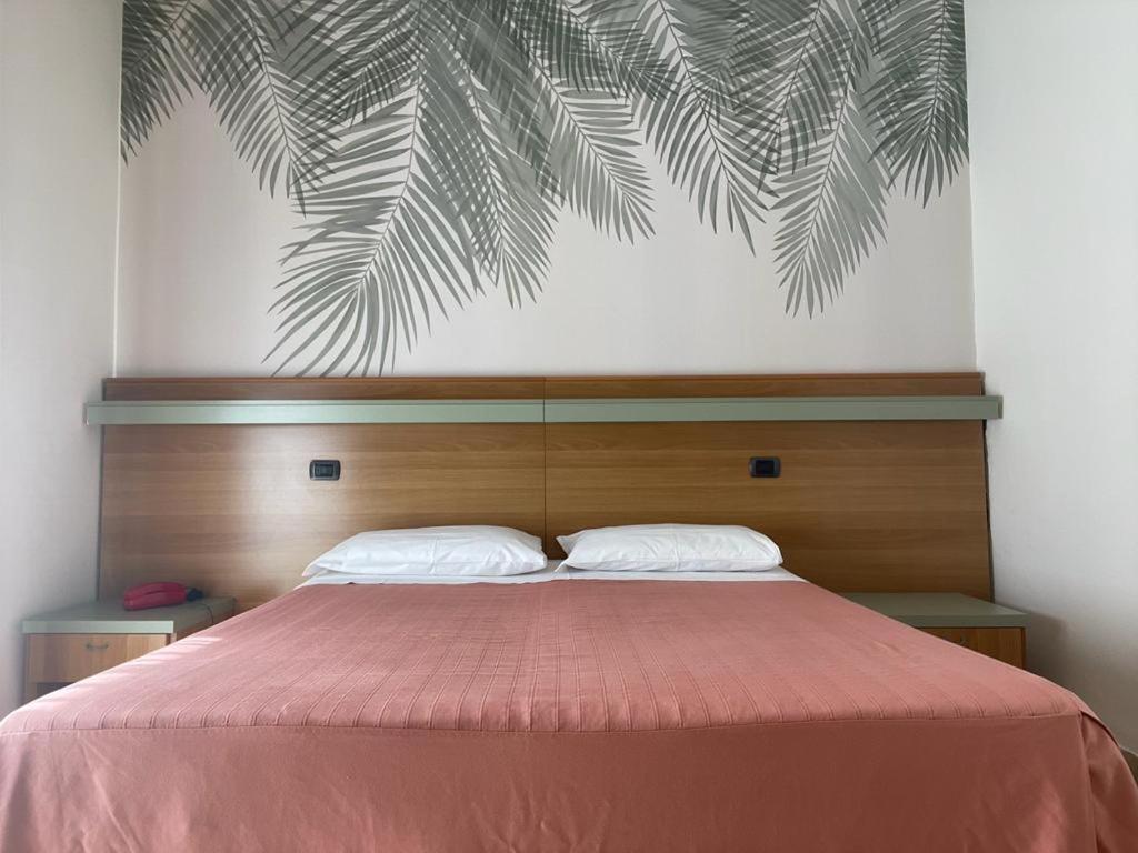 Hotel Pine Beach Росолина Маре Екстериор снимка