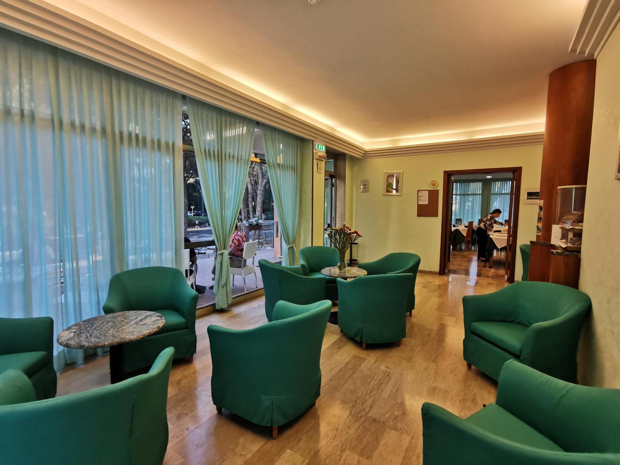 Hotel Pine Beach Росолина Маре Екстериор снимка